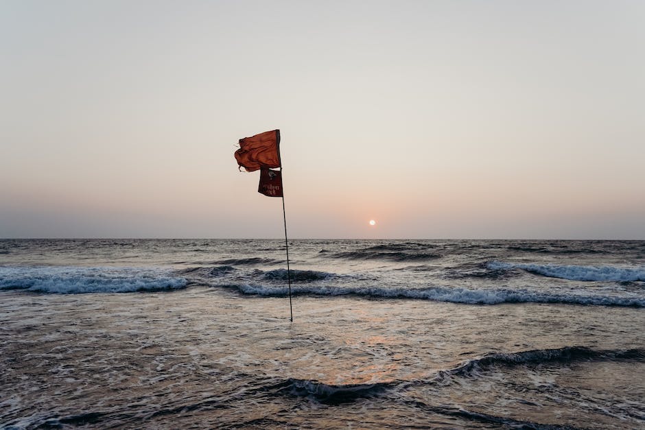 EU-Flagge mit 12 Sternen symbolisiert Einheit der Mitgliedsstaaten