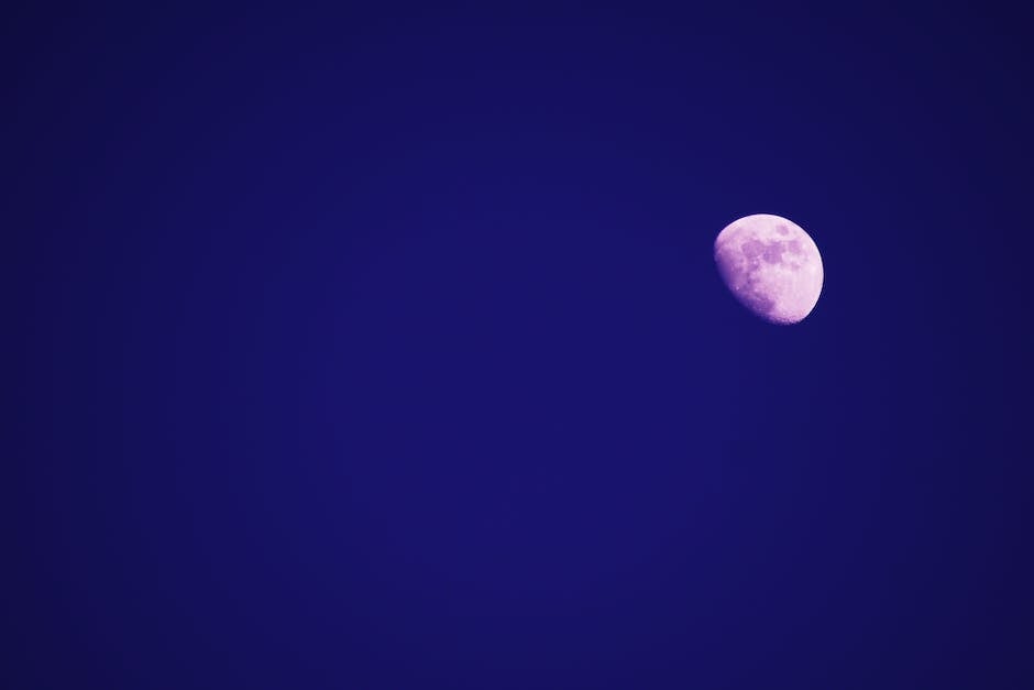 Stern neben dem Mond heute identifizieren